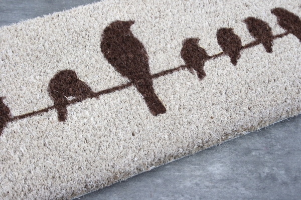 Kokosová venkovní rohožka Ptáci na drátu – 75 × 25 cm