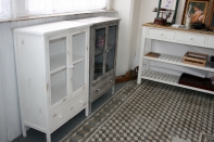 Komoda hnědá s králičím pletivem 60×89×30cm