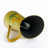 Konev kovová žlutá