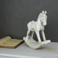Koník houpací bílý 23x20cm