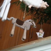 Koník se sedlem hnědý malý