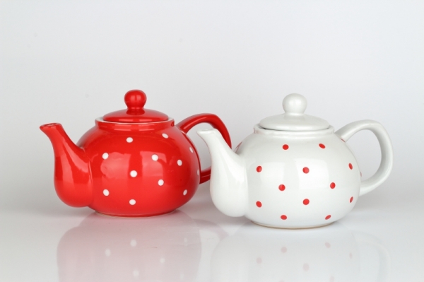 Konvice na čaj puntíkovaná bílá 1l