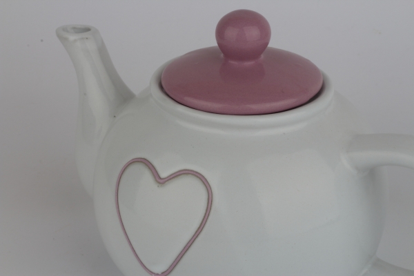 Konvička na čaj se srdcem fialová 1l