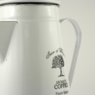 Konvička z bílého smaltu