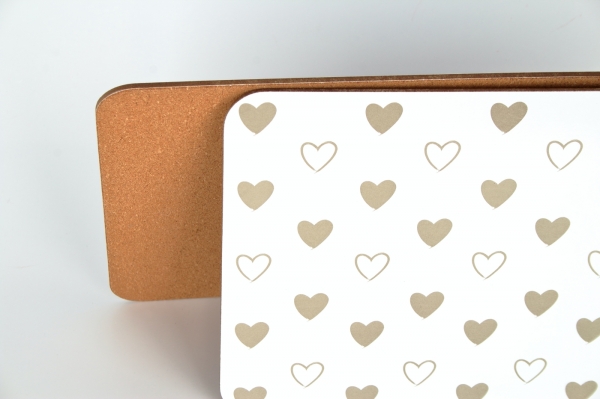 Korkové prostírání na stůl drobné srdce 29x21cm