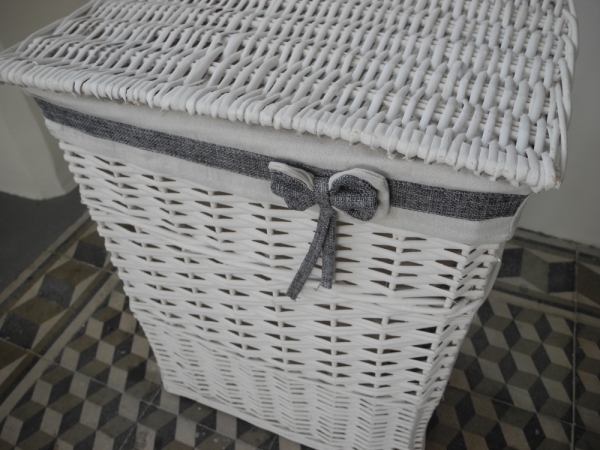 Koš na prádlo bílý