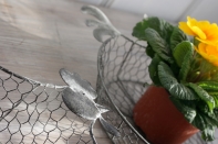 Košíček na vajíčka slepice šedý velký 30,5cm