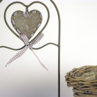 Košík v drátěném závěsu 42cm