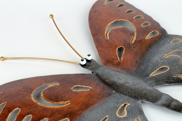 Kovová dekorace na zeď motýl barevný 25cm