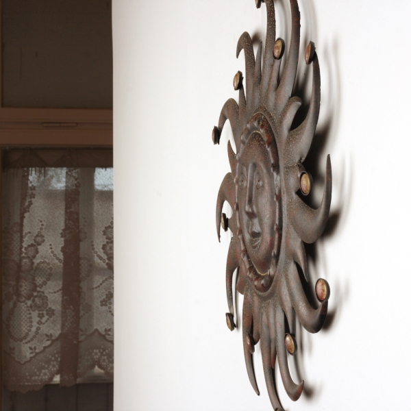 Kovová dekorace na zeď slunce 51cm