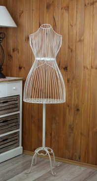 Kovová figurína krejčovská panna 146cm