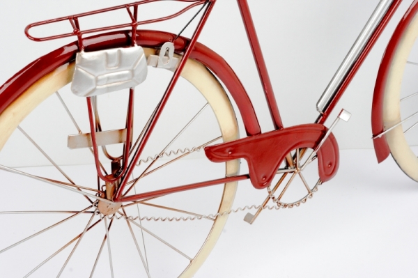 Kovová nástěnná dekorace červené kolo BICYKLE 89x53x5cm