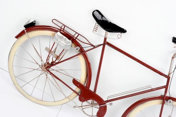 Kovová nástěnná dekorace červené kolo BICYKLE 89x53x5cm