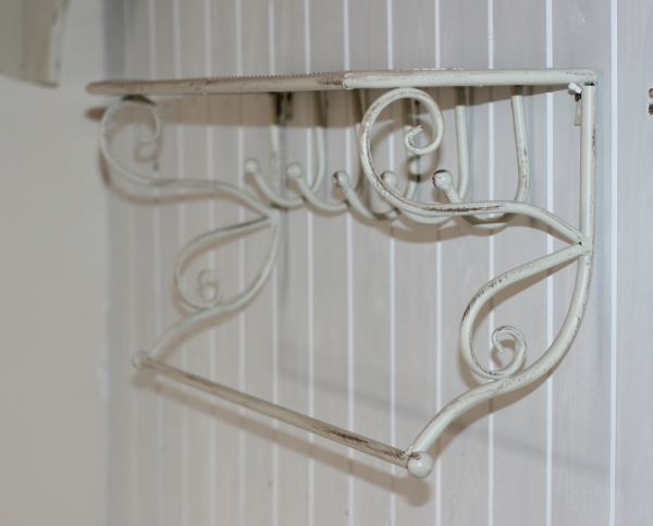 Kovová police s háčky 60cm