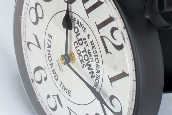 Kovové hodiny oboustranné Old town 27,5×34×7cm