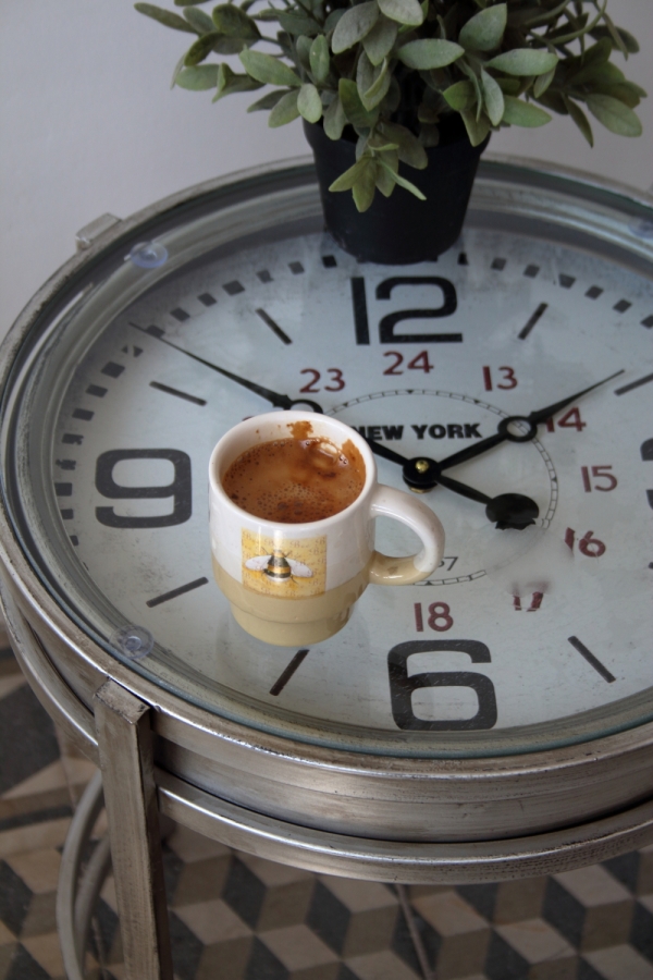 Kovové hodiny - stolek 42,4×54,2×42,4cm