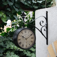 Kovové oboustranné hodiny Cathedrale