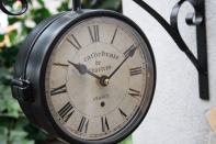 Kovové oboustranné hodiny Cathedrale