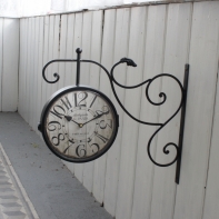 Kovové oboustranné hodiny s velkými čísly 24cm