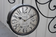 Kovové oboustranné hodiny s velkými čísly 24cm