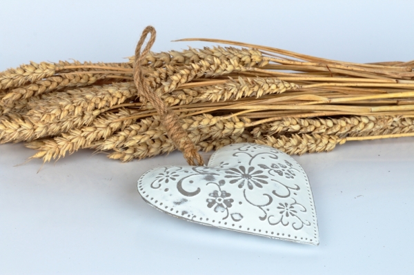 Kovové závěsné srdce s motivem květin 13×22×3cm