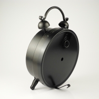 Kovový budík kočka