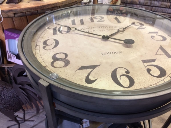 Kovový konferenční stůl hodiny 42,4x54,2x42,4cm