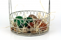 Kovový košík s patinou srdce 27x36cm
