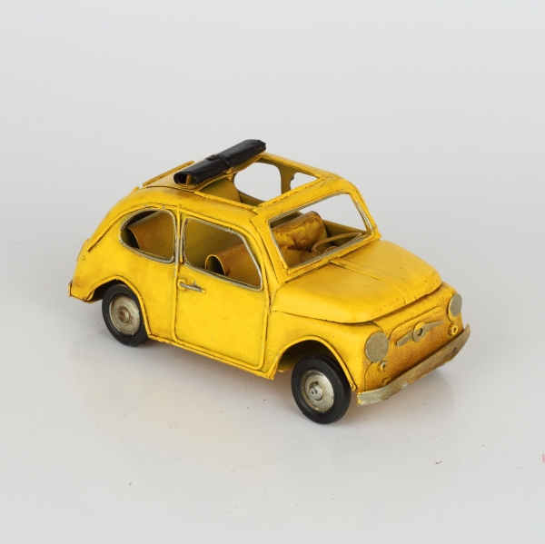 Kovový model auta s rolovací střechou