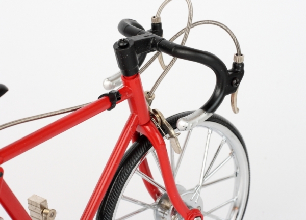 Kovový model červeného jízdního kola 22x14cm