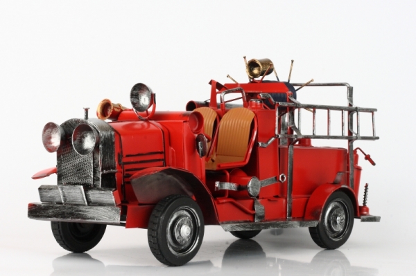 Kovový model hasičského auta 39x15cm