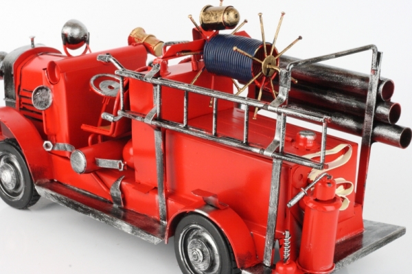 Kovový model hasičského auta 39x15cm