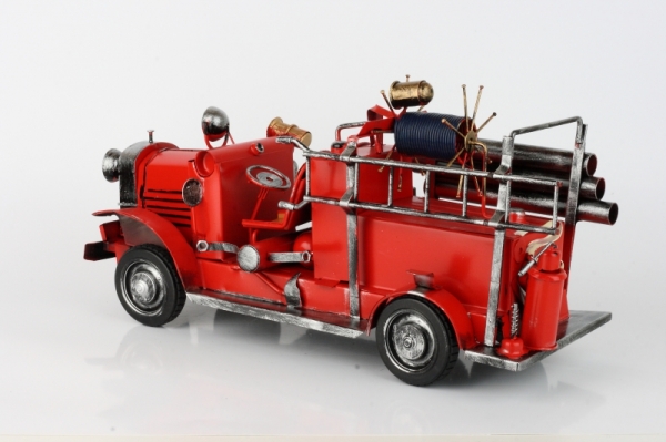 Kovový model hasičského auta 39x15cm