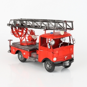 Kovový model hasičského auta s žebříkem 36x11cm
