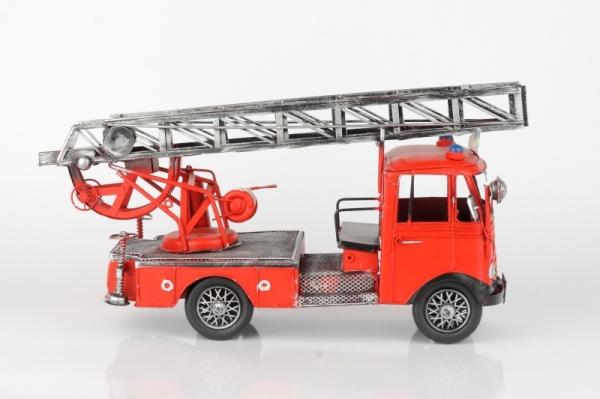 Kovový model hasičského auta s žebříkem 36x11cm