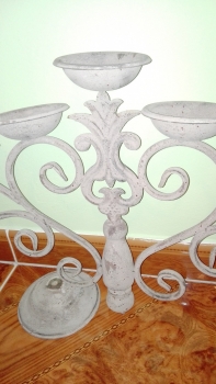 Kovový pětiramenný svícen starodávný vzhled - poškozený dek4490