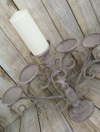 Kovový pětiramenný svícen starodávný vzhled