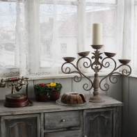 Kovový pětiramenný svícen starodávný vzhled