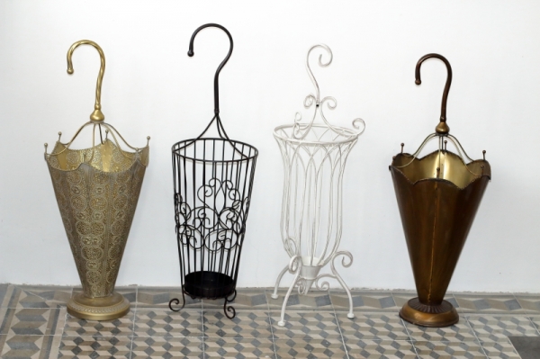 Kovový stojan na deštníky