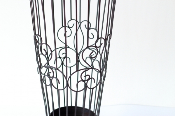 Kovový stojan na deštníky