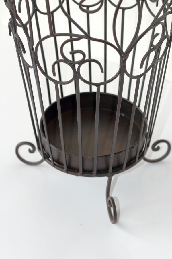 Kovový stojan na deštníky