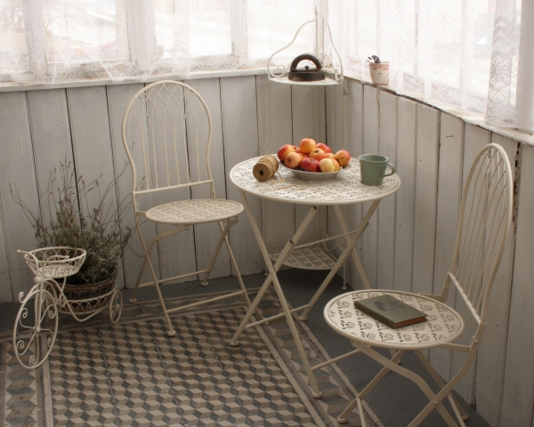 Kovový stojan na květiny kolo bílý 65x40cm