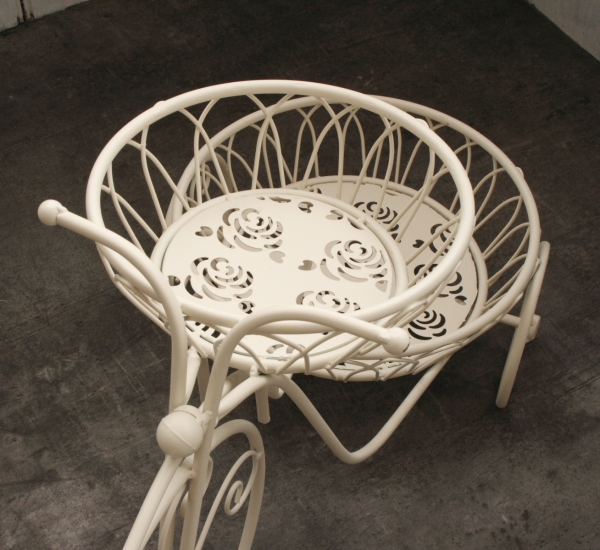 Kovový stojan na květiny kolo bílý 65x40cm