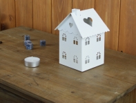 Kovový svícen domeček 10x14,5x9,6cm