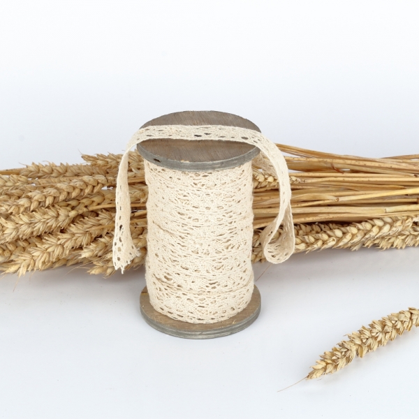 Krajka na špulce krémová 1,5m