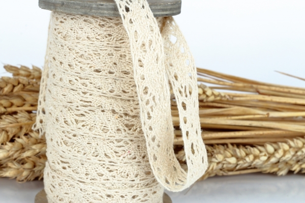 Krajka na špulce krémová 1,5m