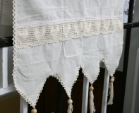 Krátká vintage záclona do kuchyně srdce 60x60cm