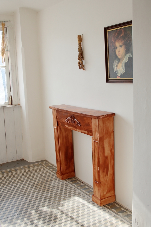 Krbová římsa hnědá 110x100x23cm