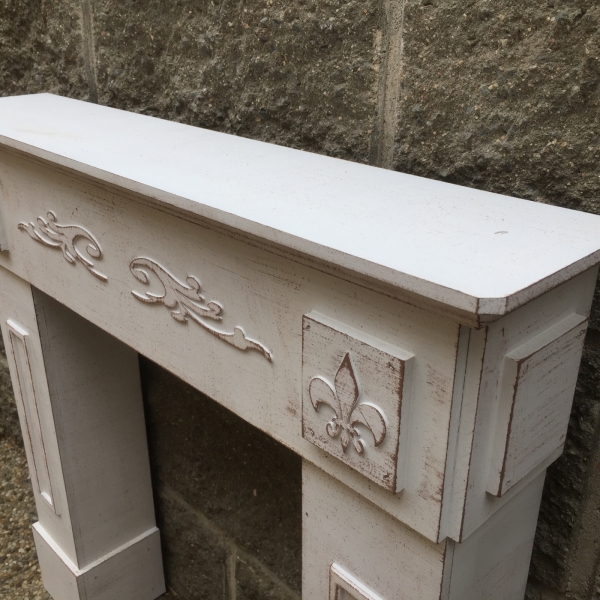 Krbová římsa krémová s patinou 66x63x14cm