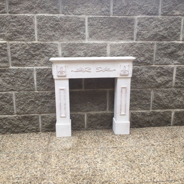 Krbová římsa krémová s patinou 66x63x14cm